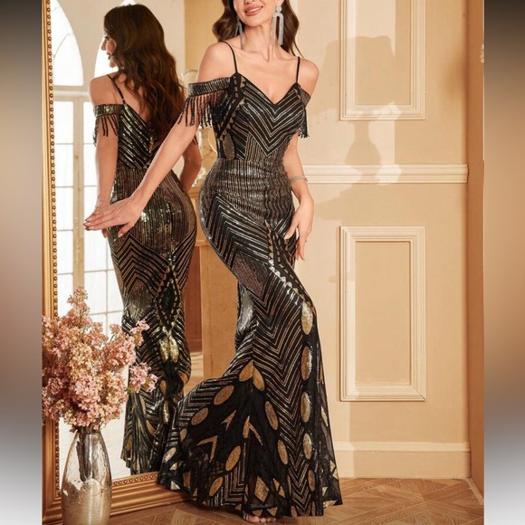 Elegant Black and Gold Evening Gown - Picture 6 of 10